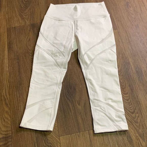 lululemon athletica Pants - Lululemon white Wunder Under Crop High Rise leggings athletic pants